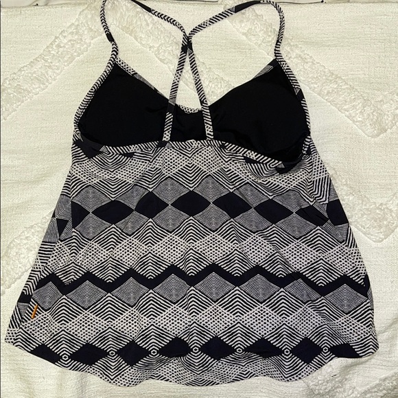 NEVER WORN ✨ Cute, flowy Lucy top - Picture 2 of 6